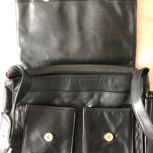 PERLINA Messenger  Bag Black